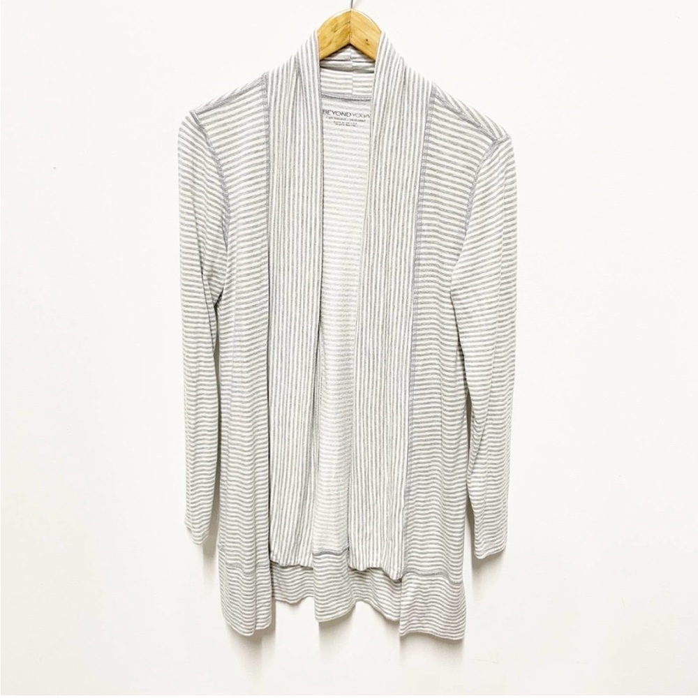 Beyond Yoga Medium Gray White Yoga Enclose Me Striped Open Front Cardigan - Picture 2 of 6